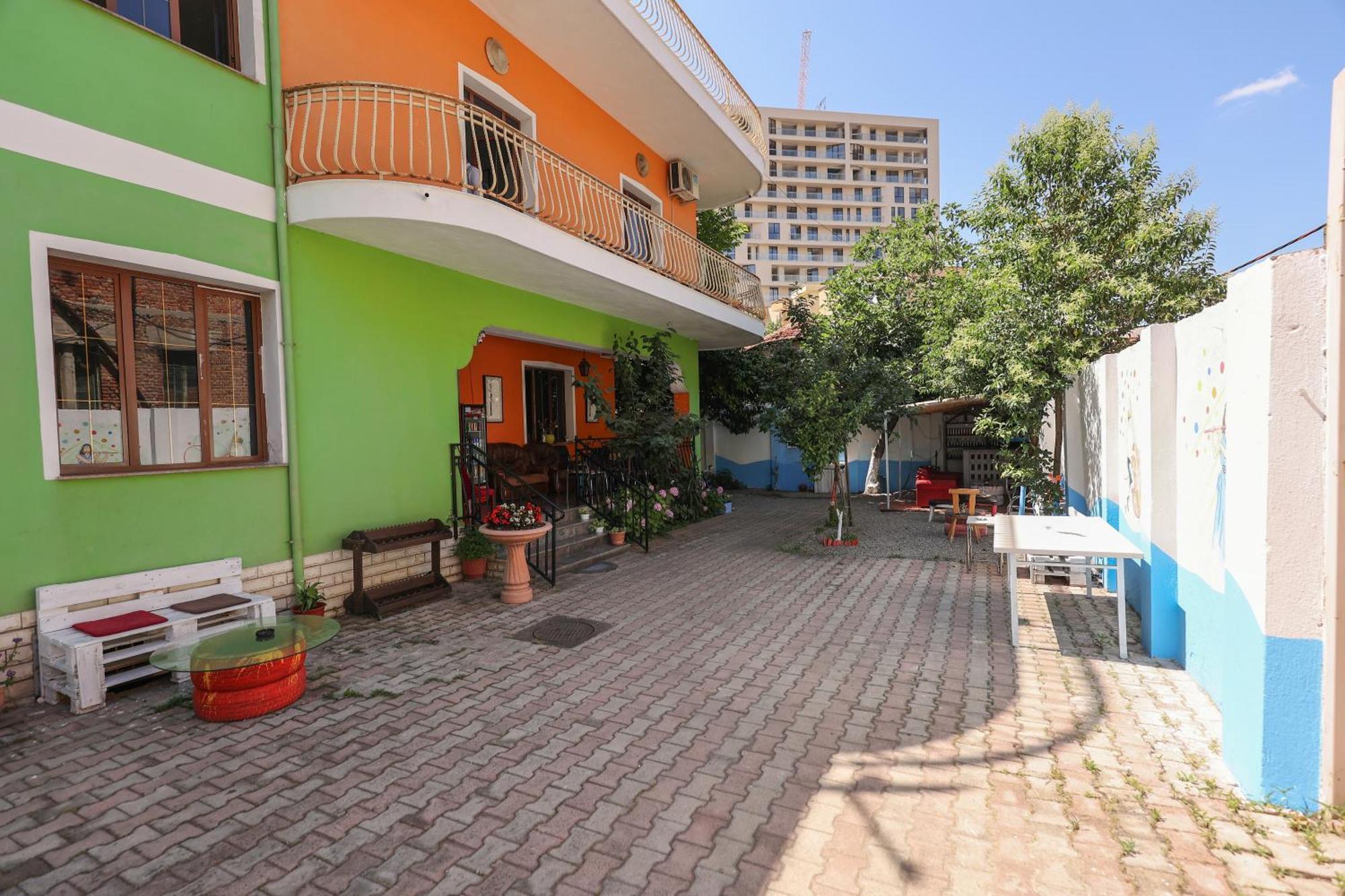 Hostel Osho Tirana Exterior foto