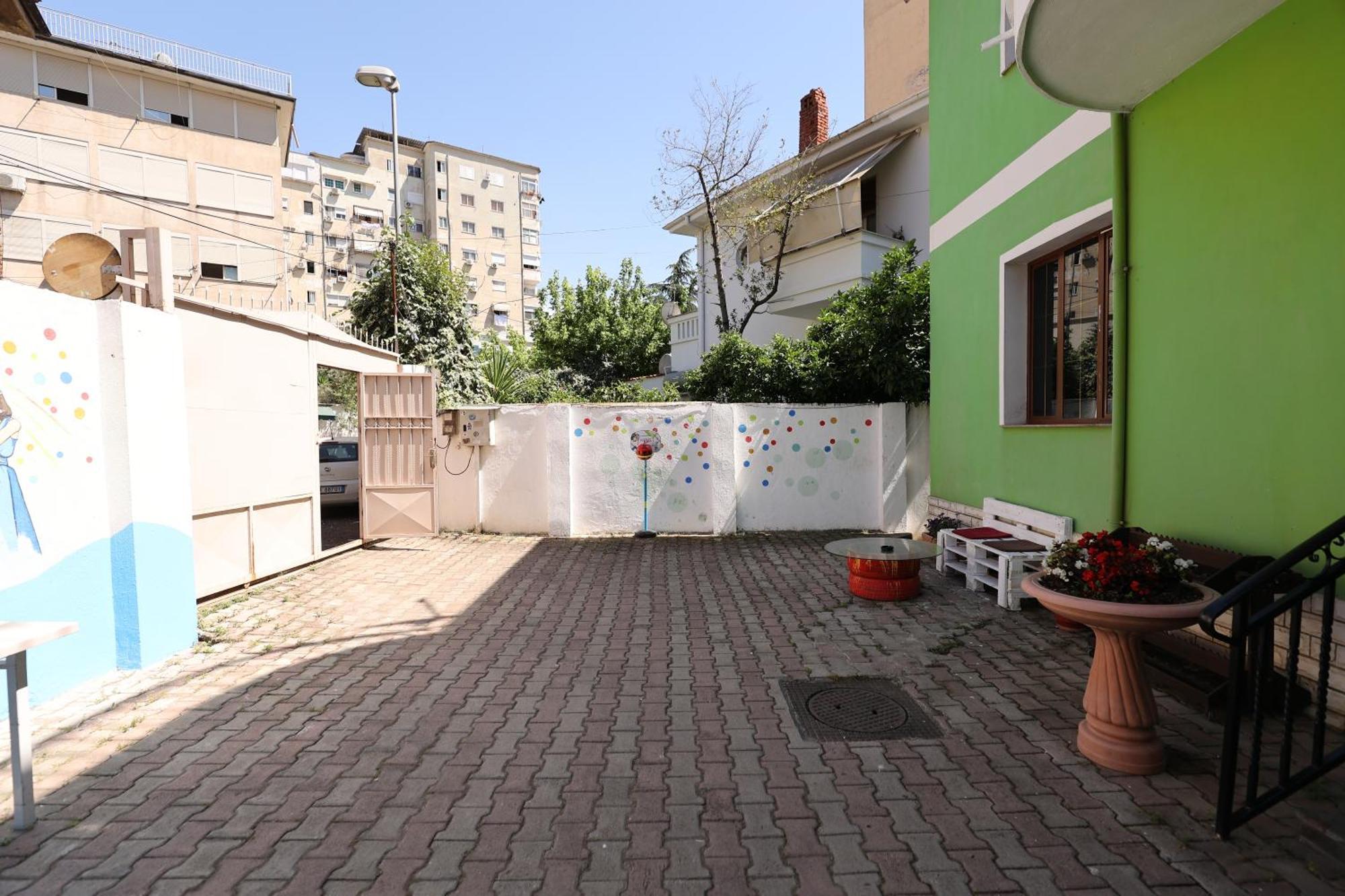 Hostel Osho Tirana Exterior foto