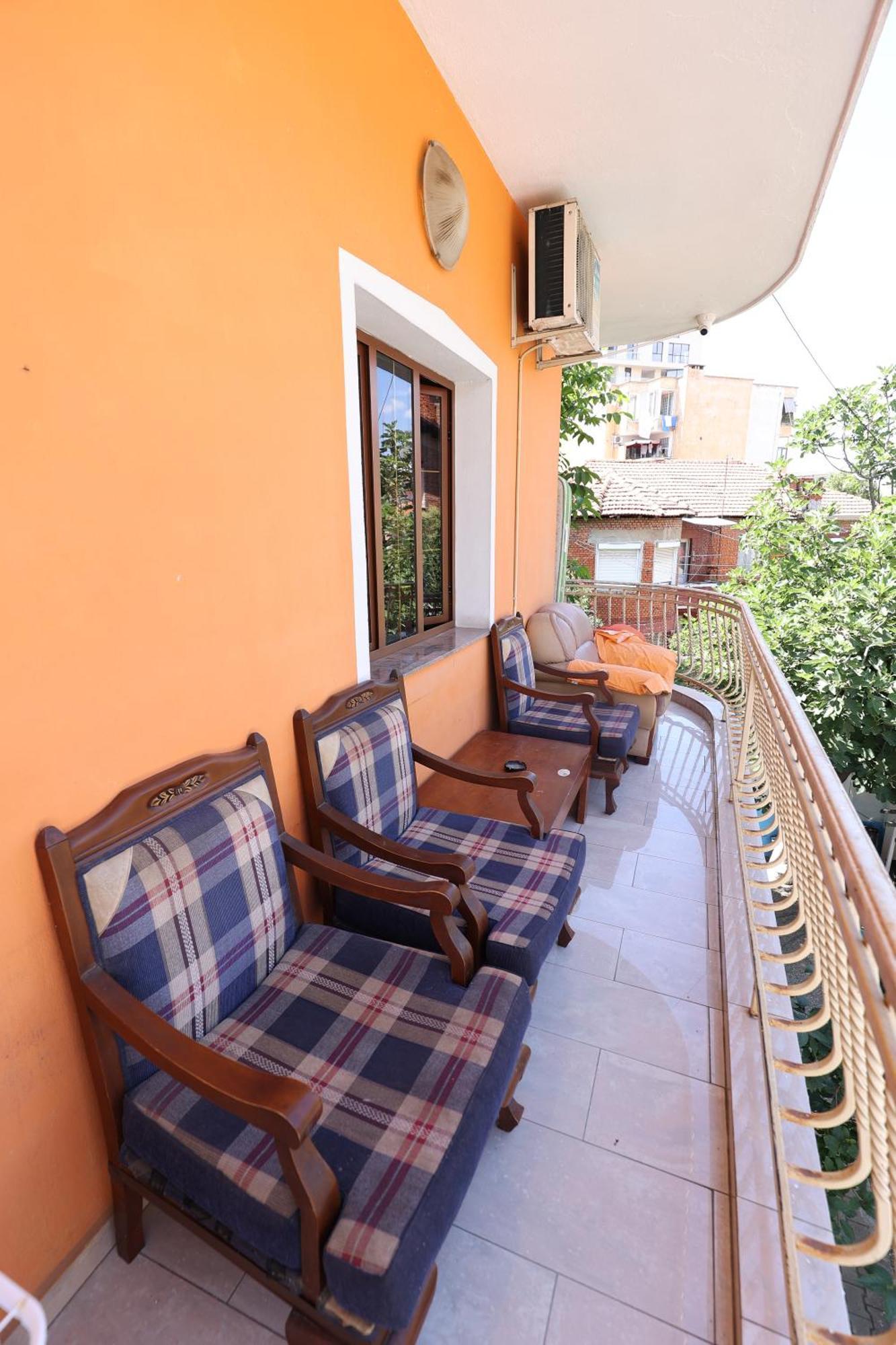 Hostel Osho Tirana Exterior foto