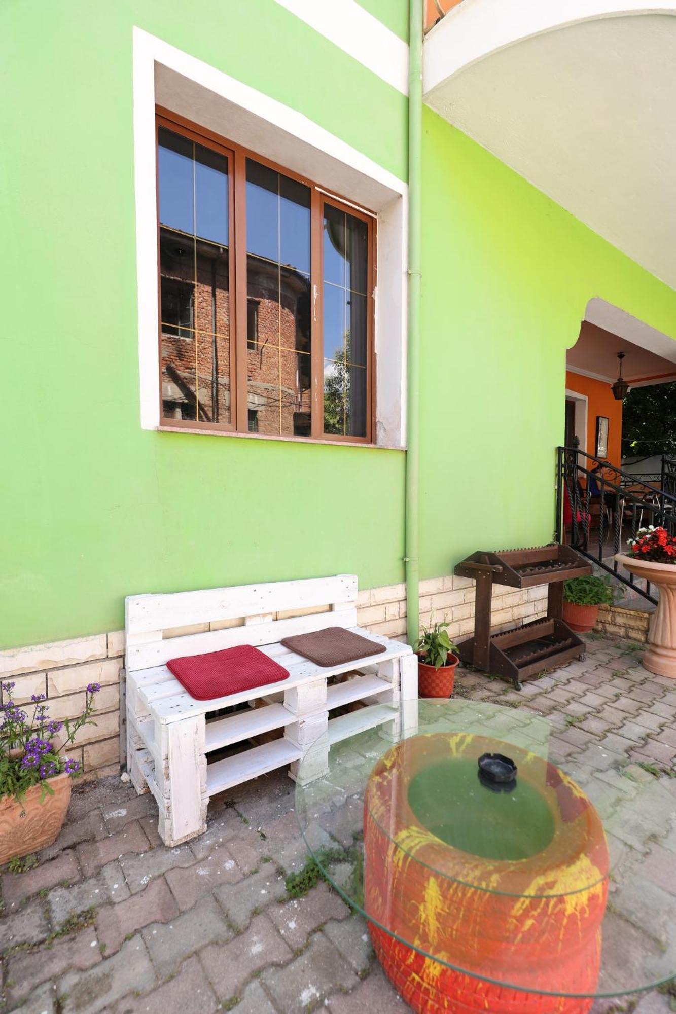 Hostel Osho Tirana Exterior foto